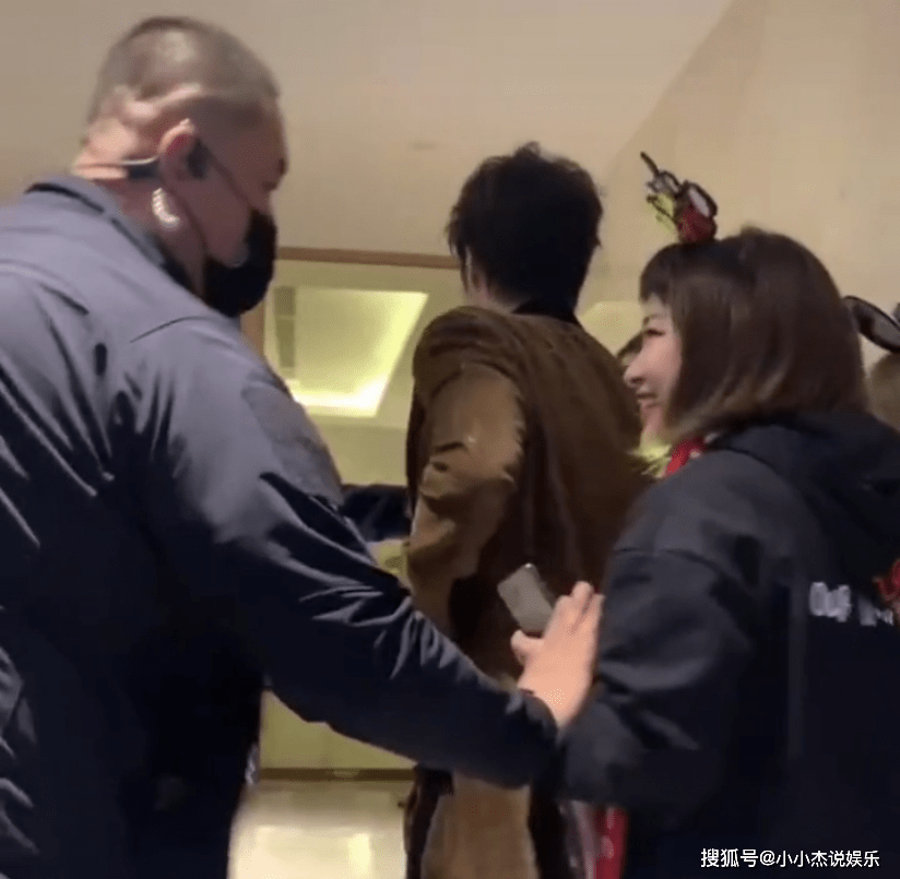 女子被家暴数百次后找保镖自救
